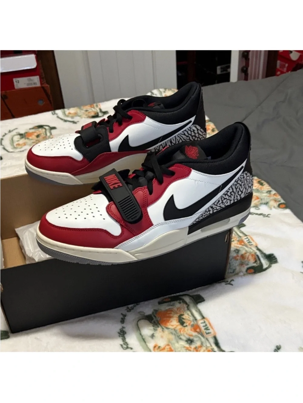 Men’s Jordan legacy 312 Low-Top Sneakers in White/Red/Black